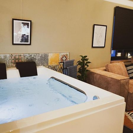 Stilvolles City-Loft Mit Privatem Whirlpool Trewir Zewnętrze zdjęcie